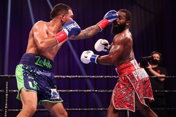 Photos: Adrien Broner Edges Jovanie Santiago in Close Fight - Boxing News